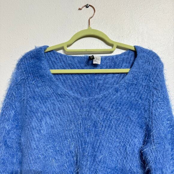 Divided H&M Blue Fuzzy V-Neck Crop Knit Sweater Sz M - Picture 3 of 11